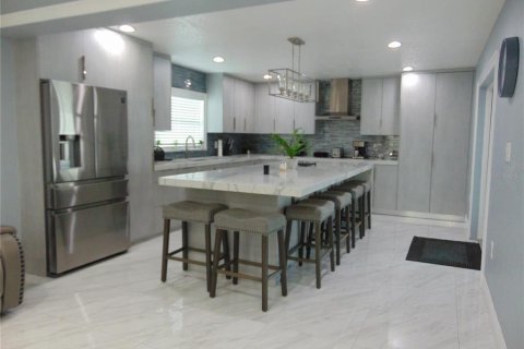 House in Tampa, Florida 3 bedrooms, 138.24 sq.m. № 1882899 - photo 7