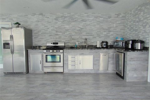 House in Tampa, Florida 3 bedrooms, 138.24 sq.m. № 1882899 - photo 20