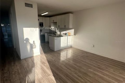 Condominio en venta en Orlando, Florida, 3 dormitorios, 112.97 m2 № 2116185 - foto 2