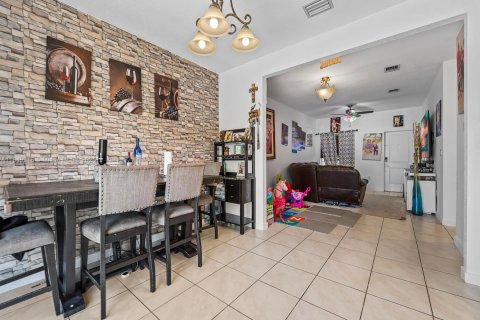 Adosado en venta en Florida City, Florida, 3 dormitorios, 122.17 m2 № 1871386 - foto 2