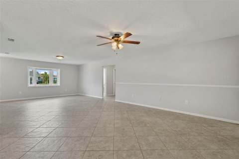 Casa en venta en Port Charlotte, Florida, 2 dormitorios, 168.99 m2 № 1912497 - foto 9
