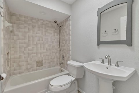 Casa en venta en Port Charlotte, Florida, 2 dormitorios, 168.99 m2 № 1912497 - foto 16