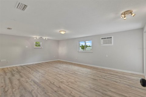 Casa en venta en Port Charlotte, Florida, 2 dormitorios, 168.99 m2 № 1912497 - foto 24