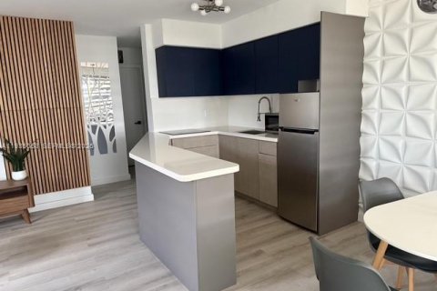 Condo in Fort Lauderdale, Florida, 1 bedroom  № 2047063