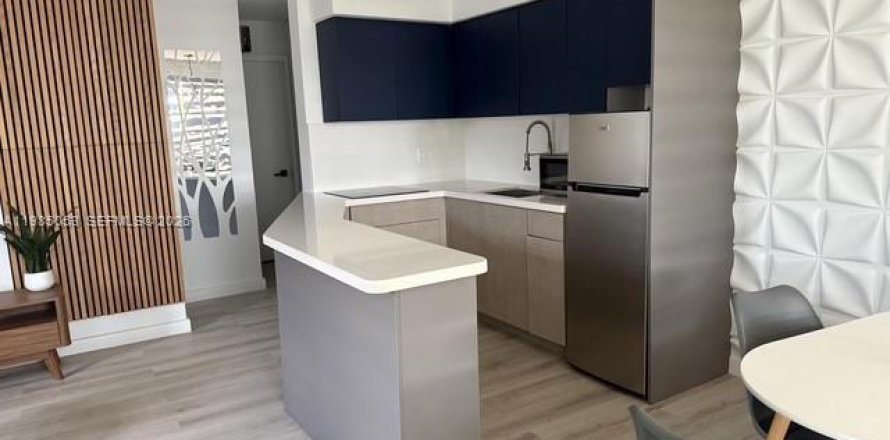 Condo in Fort Lauderdale, Florida, 1 bedroom  № 2047063