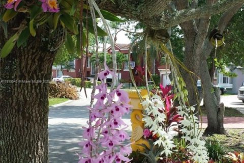 House in Miami, Florida 3 bedrooms, 167.32 sq.m. № 1782097 - photo 1