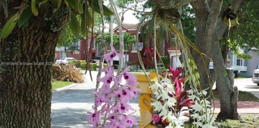 House in Miami, Florida 3 bedrooms, 167.32 sq.m. № 1782097