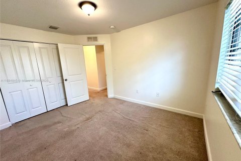 Touwnhouse à vendre à Miami, Floride: 3 chambres, 165.09 m2 № 1947760 - photo 24