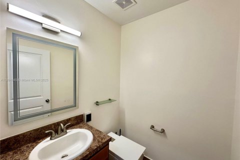 Touwnhouse à vendre à Miami, Floride: 3 chambres, 165.09 m2 № 1947760 - photo 10