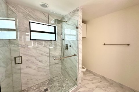 Touwnhouse à vendre à Miami, Floride: 3 chambres, 165.09 m2 № 1947760 - photo 16