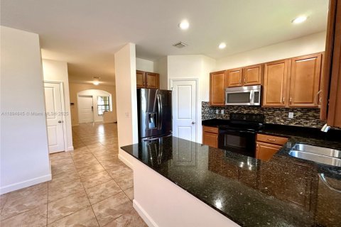 Touwnhouse à vendre à Miami, Floride: 3 chambres, 165.09 m2 № 1947760 - photo 5