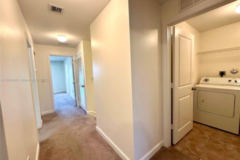 Touwnhouse à vendre à Miami, Floride: 3 chambres, 165.09 m2 № 1947760 - photo 25