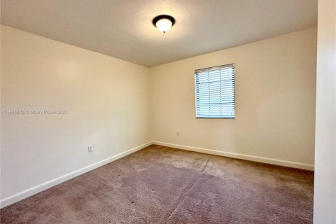 Touwnhouse à vendre à Miami, Floride: 3 chambres, 165.09 m2 № 1947760 - photo 18