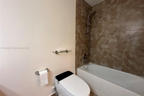 Touwnhouse à vendre à Miami, Floride: 3 chambres, 165.09 m2 № 1947760 - photo 22