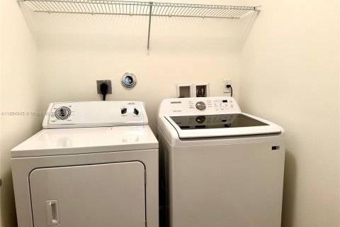 Touwnhouse à vendre à Miami, Floride: 3 chambres, 165.09 m2 № 1947760 - photo 26