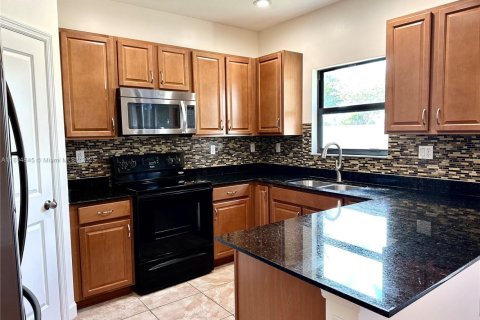 Touwnhouse à vendre à Miami, Floride: 3 chambres, 165.09 m2 № 1947760 - photo 3