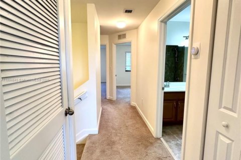 Touwnhouse à vendre à Miami, Floride: 3 chambres, 165.09 m2 № 1947760 - photo 27