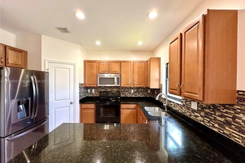 Touwnhouse à vendre à Miami, Floride: 3 chambres, 165.09 m2 № 1947760 - photo 2