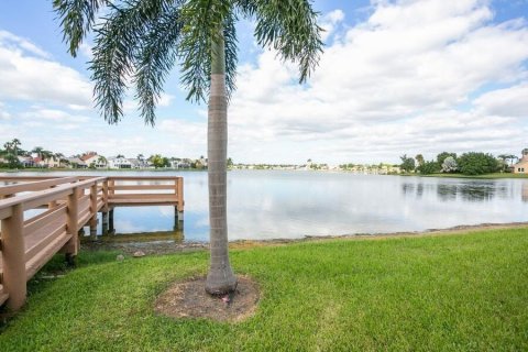 Casa en Lake Worth, Florida 4 dormitorios, 175.49 m2 № 2172640
