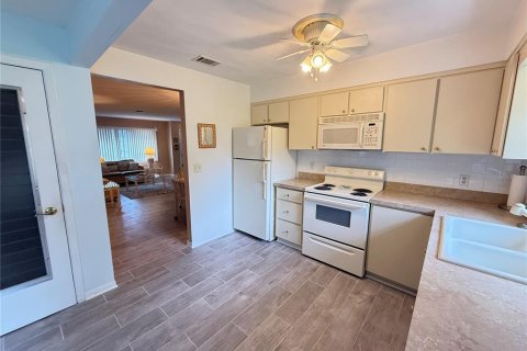 Condo in Pinellas Park, Florida, 1 bedroom  № 1838472 - photo 9