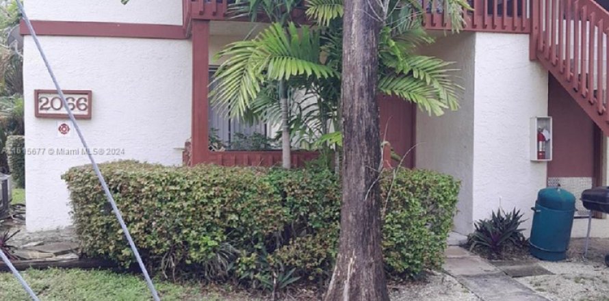 Condo in Lauderhill, Florida, 1 bedroom  № 2027628
