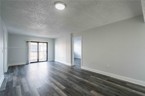 Снять в аренду квартиру в Майами-Бич, Флорида 2 спальни, 92.9м2, № 1943803 - фото 3