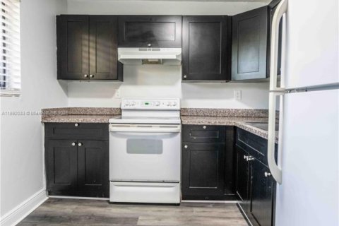 Снять в аренду квартиру в Майами-Бич, Флорида 2 спальни, 92.9м2, № 1943803 - фото 8