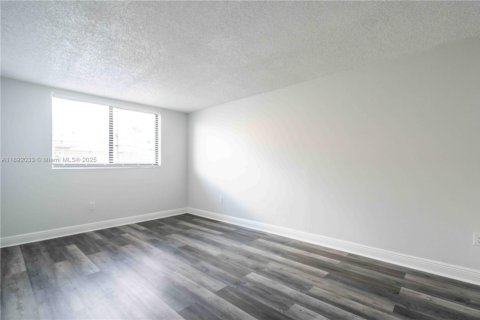 Снять в аренду квартиру в Майами-Бич, Флорида 2 спальни, 92.9м2, № 1943803 - фото 15