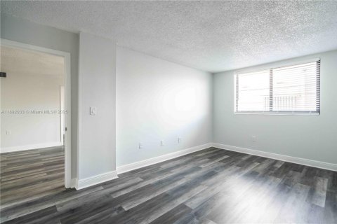 Снять в аренду квартиру в Майами-Бич, Флорида 2 спальни, 92.9м2, № 1943803 - фото 16