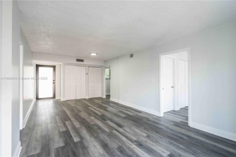 Снять в аренду квартиру в Майами-Бич, Флорида 2 спальни, 92.9м2, № 1943803 - фото 5