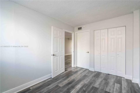 Снять в аренду квартиру в Майами-Бич, Флорида 2 спальни, 92.9м2, № 1943803 - фото 12