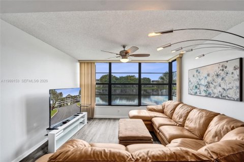 Condo in Davie, Florida, 2 bedrooms  № 2067445 - photo 25