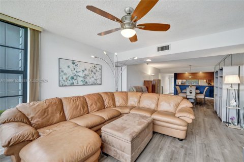 Condo in Davie, Florida, 2 bedrooms  № 2067445 - photo 23