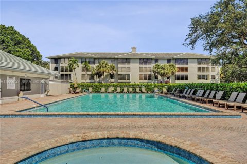Condo in Davie, Florida, 2 bedrooms  № 2067445 - photo 2