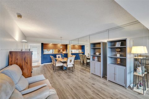Condo in Davie, Florida, 2 bedrooms  № 2067445 - photo 28