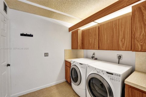 Condo in Davie, Florida, 2 bedrooms  № 2067445 - photo 19