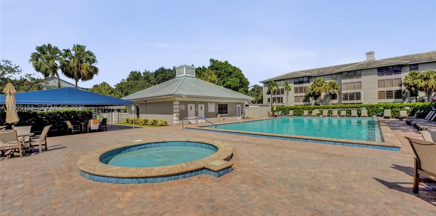 Condo in Davie, Florida, 2 bedrooms  № 2067445