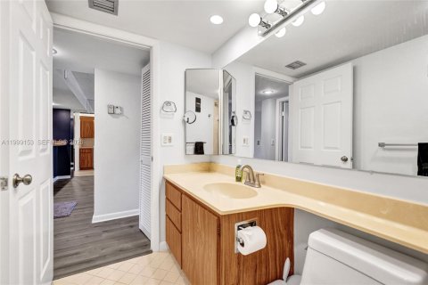 Condo in Davie, Florida, 2 bedrooms  № 2067445 - photo 16