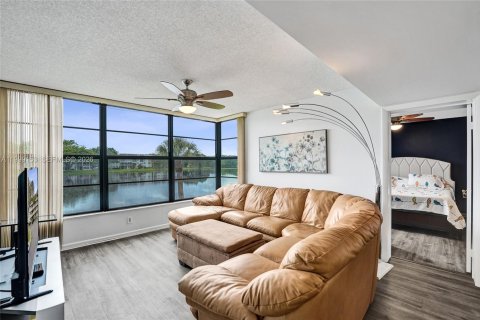 Condo in Davie, Florida, 2 bedrooms  № 2067445 - photo 27