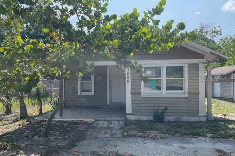 House in Tampa, Florida 3 bedrooms, 126.72 sq.m. № 1769626 - photo 2