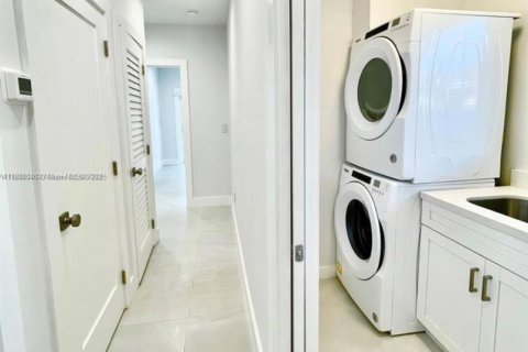 Villa ou maison à louer à Miami, Floride: 2 chambres № 1941205 - photo 11