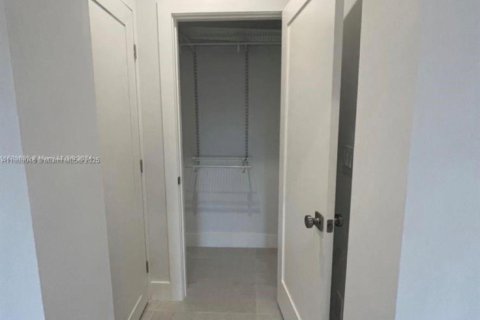 Villa ou maison à louer à Miami, Floride: 2 chambres № 1941205 - photo 26