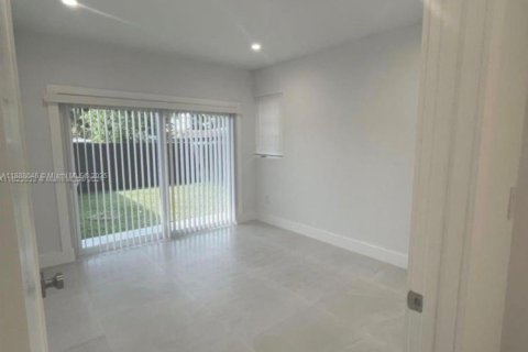Villa ou maison à louer à Miami, Floride: 2 chambres № 1941205 - photo 22