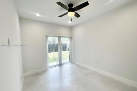 Villa ou maison à louer à Miami, Floride: 2 chambres № 1941205 - photo 25