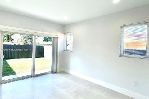 Villa ou maison à louer à Miami, Floride: 2 chambres № 1941205 - photo 23