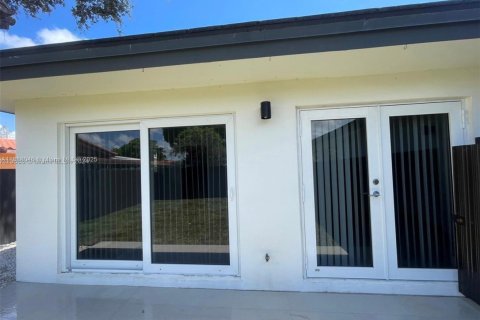 Villa ou maison à louer à Miami, Floride: 2 chambres № 1941205 - photo 29