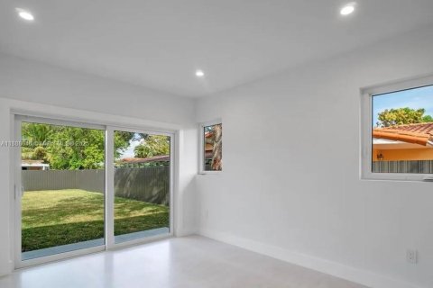 Villa ou maison à louer à Miami, Floride: 2 chambres № 1941205 - photo 18