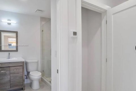 Villa ou maison à louer à Miami, Floride: 2 chambres № 1941205 - photo 16