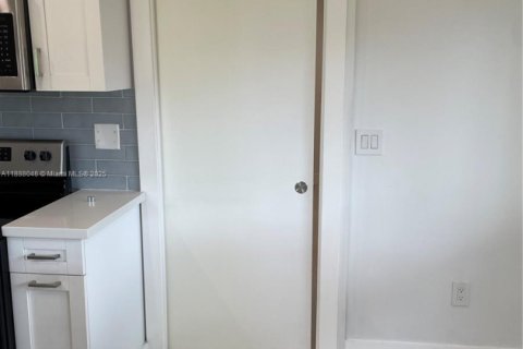 Villa ou maison à louer à Miami, Floride: 2 chambres № 1941205 - photo 10
