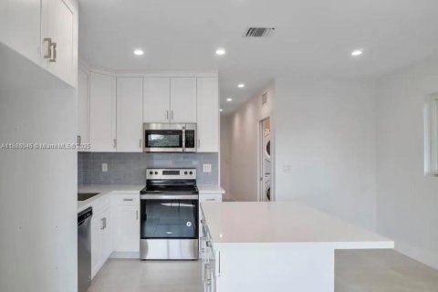 Villa ou maison à louer à Miami, Floride: 2 chambres № 1941205 - photo 2
